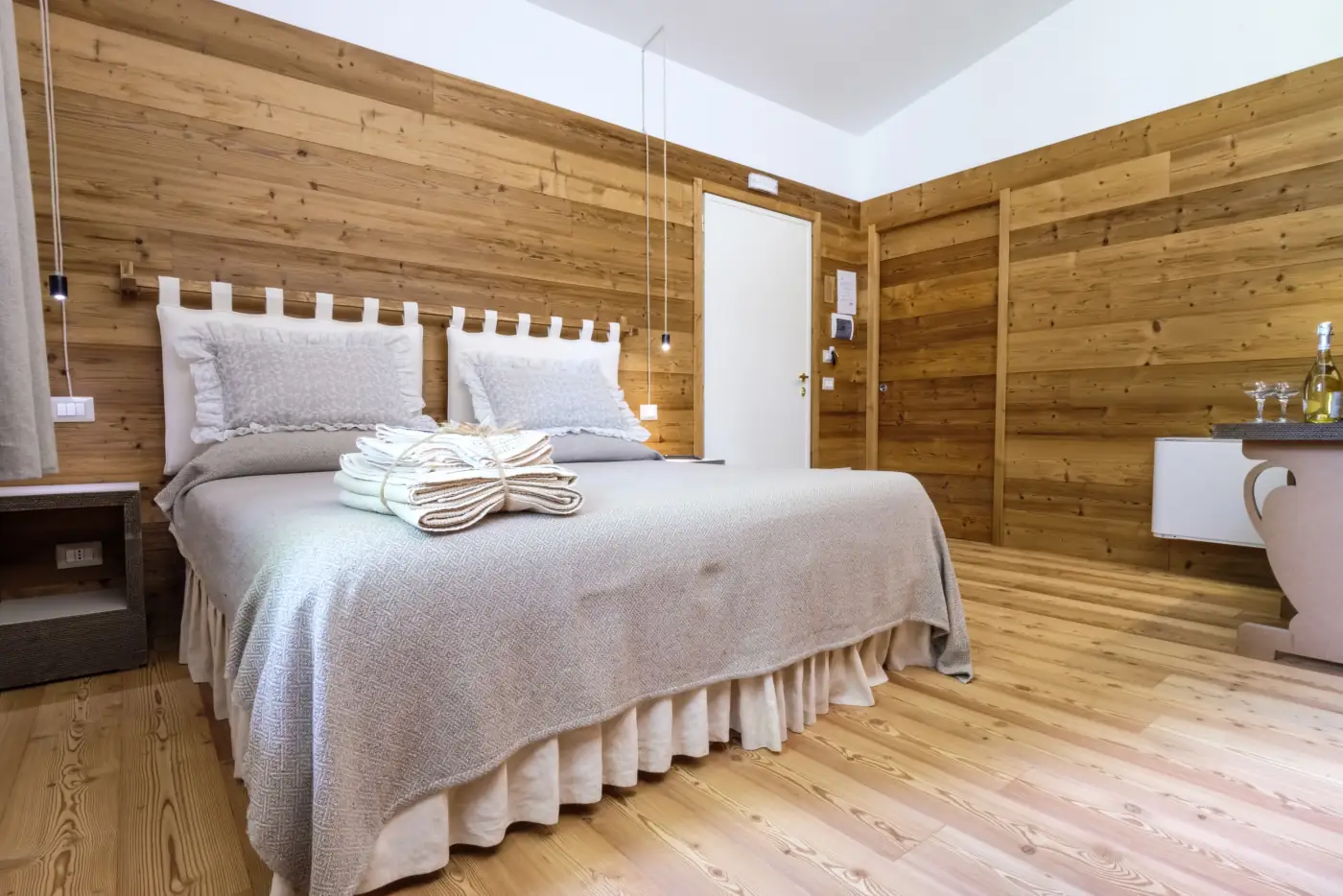 Camera in legno naturale del Bio&B Italyke